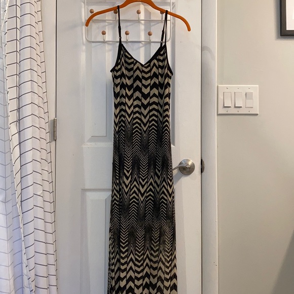 Fire Los Angeles Dresses & Skirts - 💚 Black and Tan Chevron Pattern Maxi Dress
